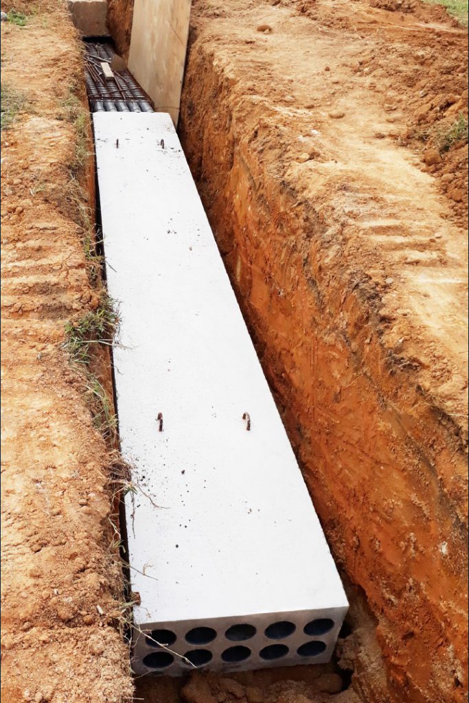 Precast cable duct across live taxilane ECO2